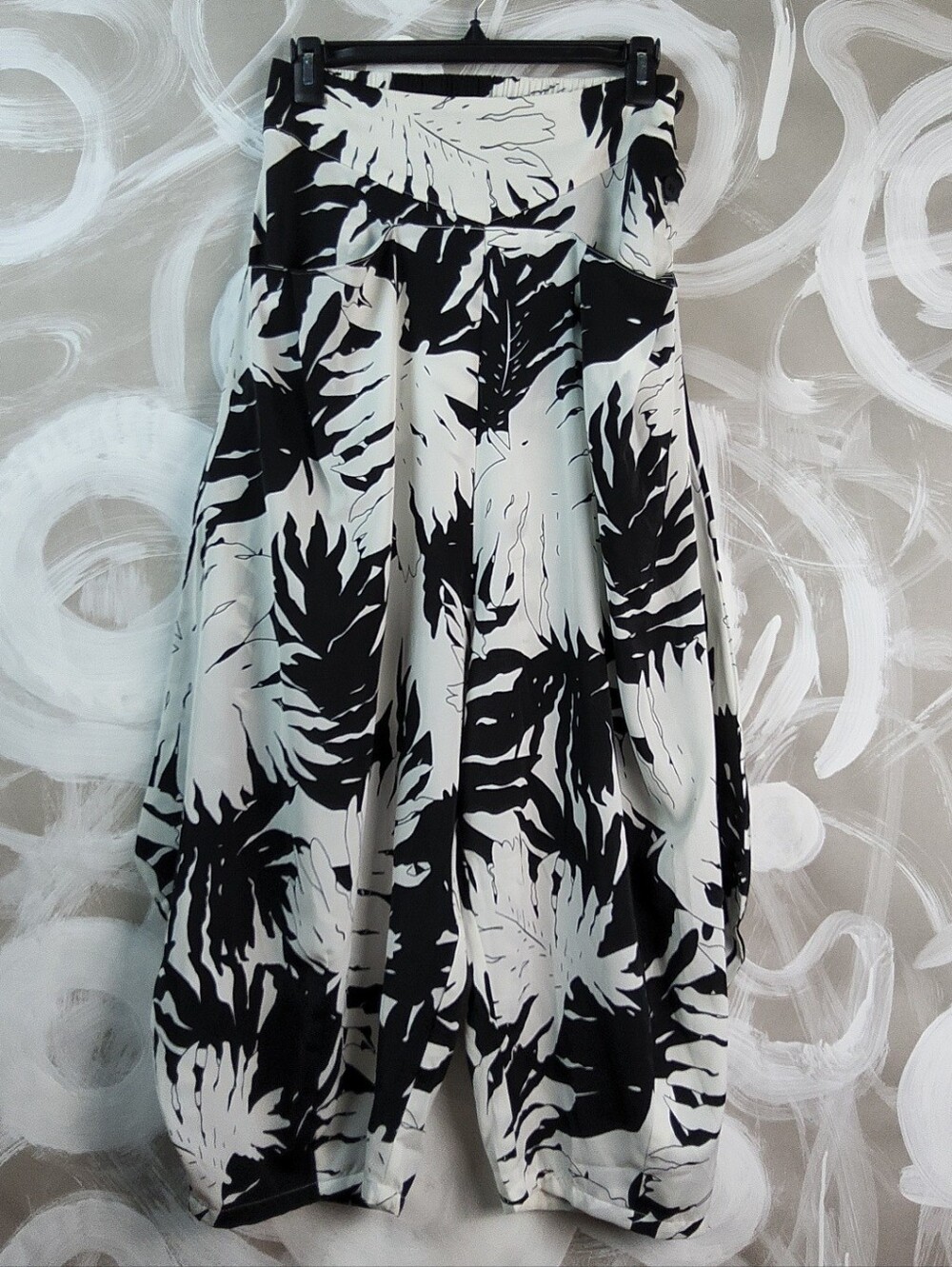 P. LUCA MILANO Wmns Sz S Blk & Wht Harem Parachute Pants Designer Tropical Print